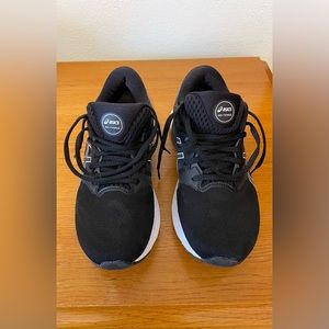 Women’s Gel Nimbus 23 9 Wide Excellent Condition Black Worn 3 Times
